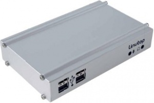 Со своими четырьмя USB-портами, гнездом питания, VGA, Ethernet и гнездами под микрофон и наушники, Linutop не сильно похож на обычный компьютер.